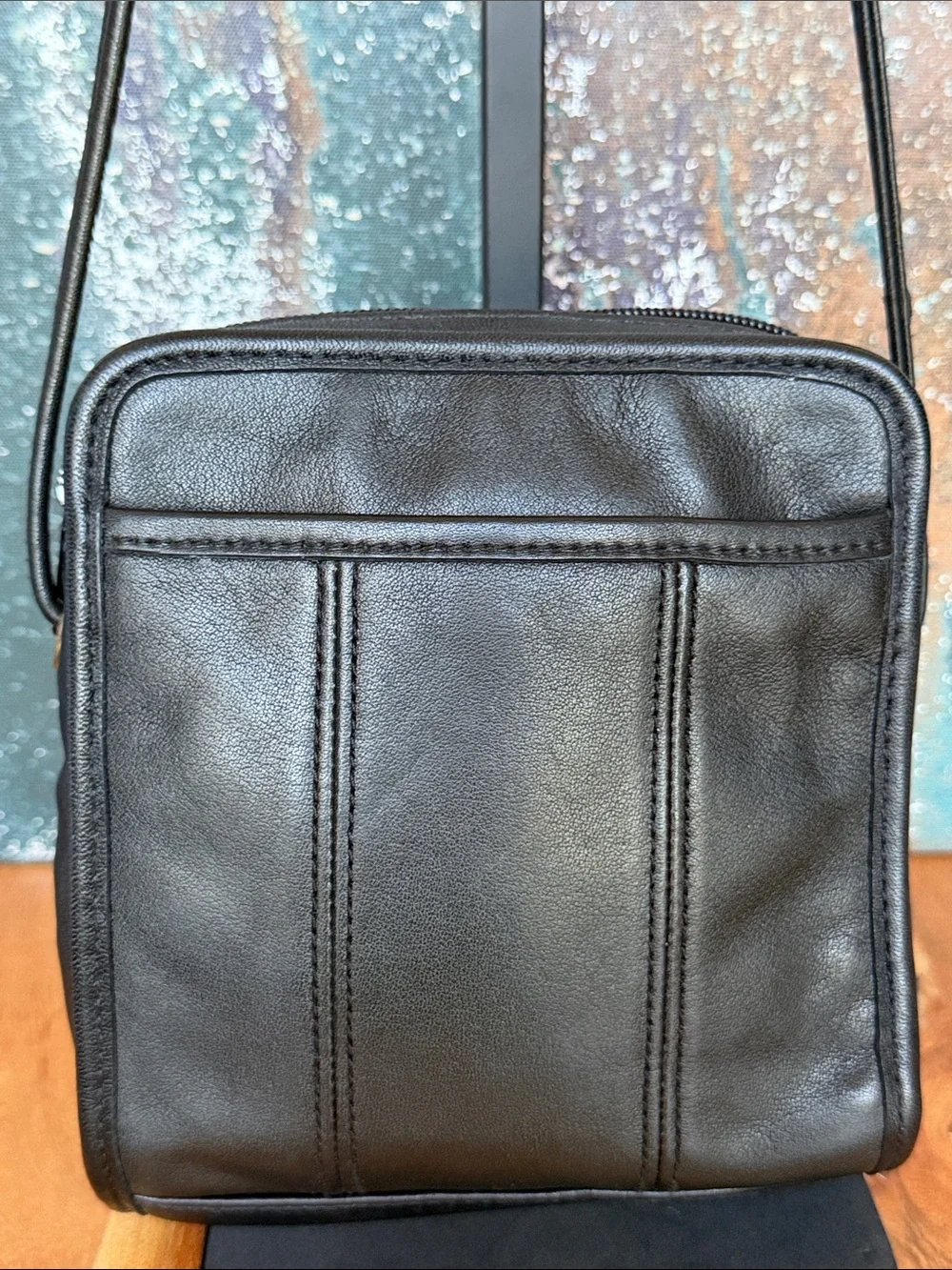 Liz Claiborne Vintage 1980’s Minimalist Mini Leather Crossbody Bag Black‎ EVC